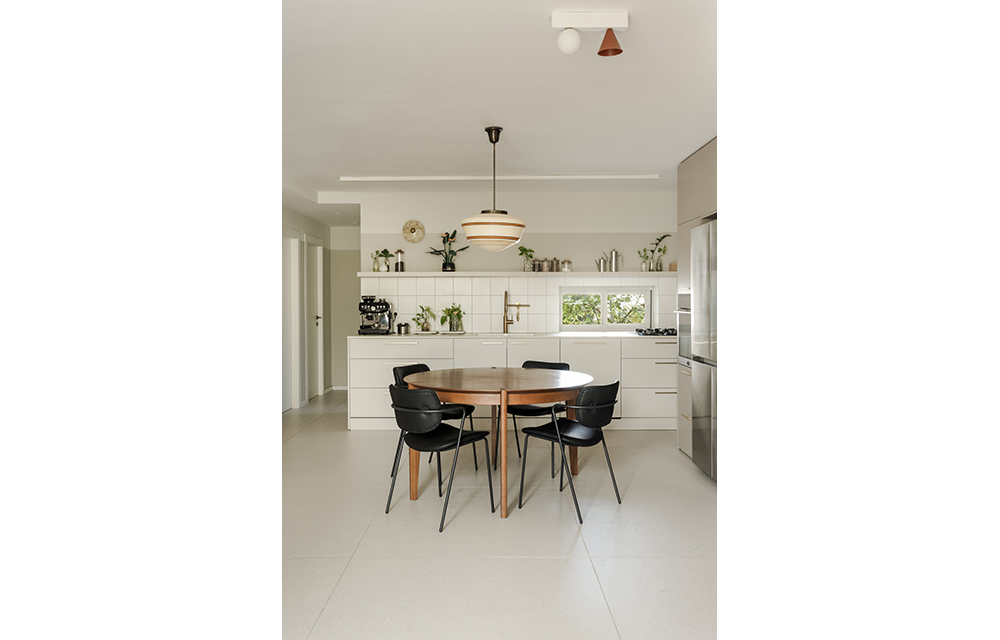 שולחן אוכל נפתח THOMAS אגוז