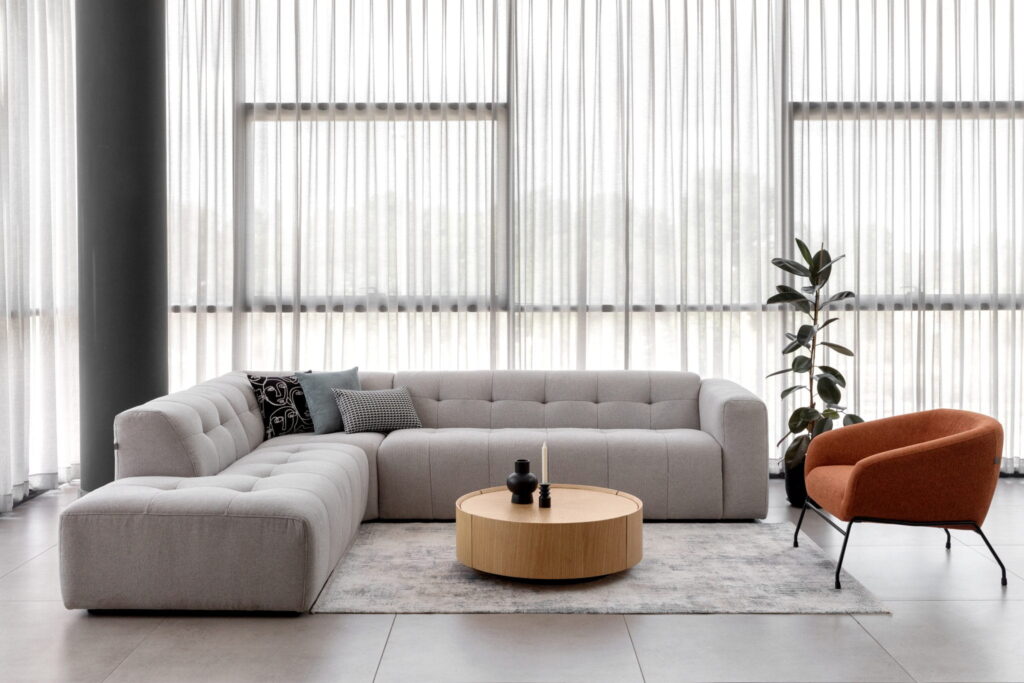 ספה ROBIN בשילוב עם שולחן סלון MARLEY וכורסא GOLDI ספה ROBIN בשילוב עם שולחן סלון MARLEY וכורסא GOLDI